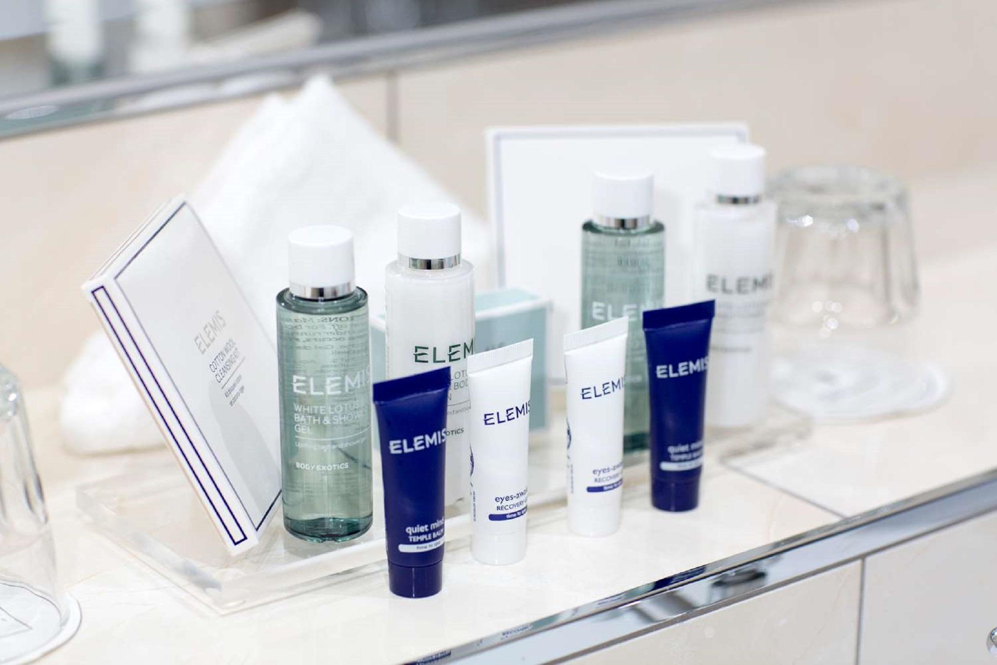 Macdonald Bath Spa Hotel Buitenkant foto The photo shows a collection of skincare products arranged neatly on a countertop. There are several bottles and tubes, all branded with the name "ELEMENT." 

- On the left, there are two bottles: one is a clear liquid in a tall bottle, and the other